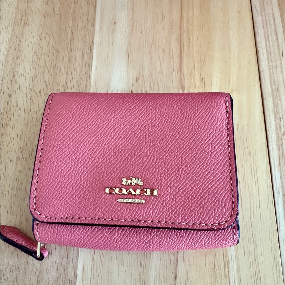 Coach Coral Leather Wallet - Picture 2 of 5